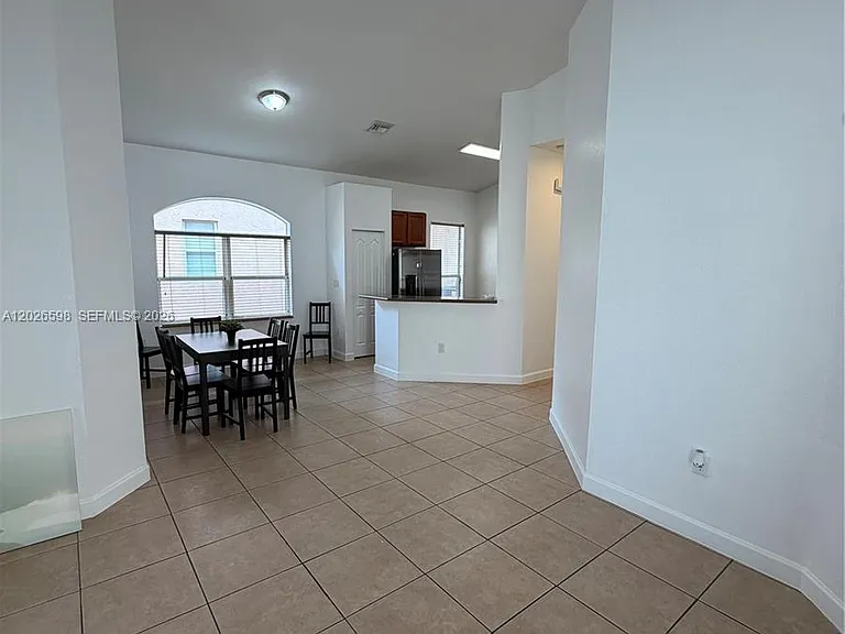 3951 NE 11th Dr — Photo 9