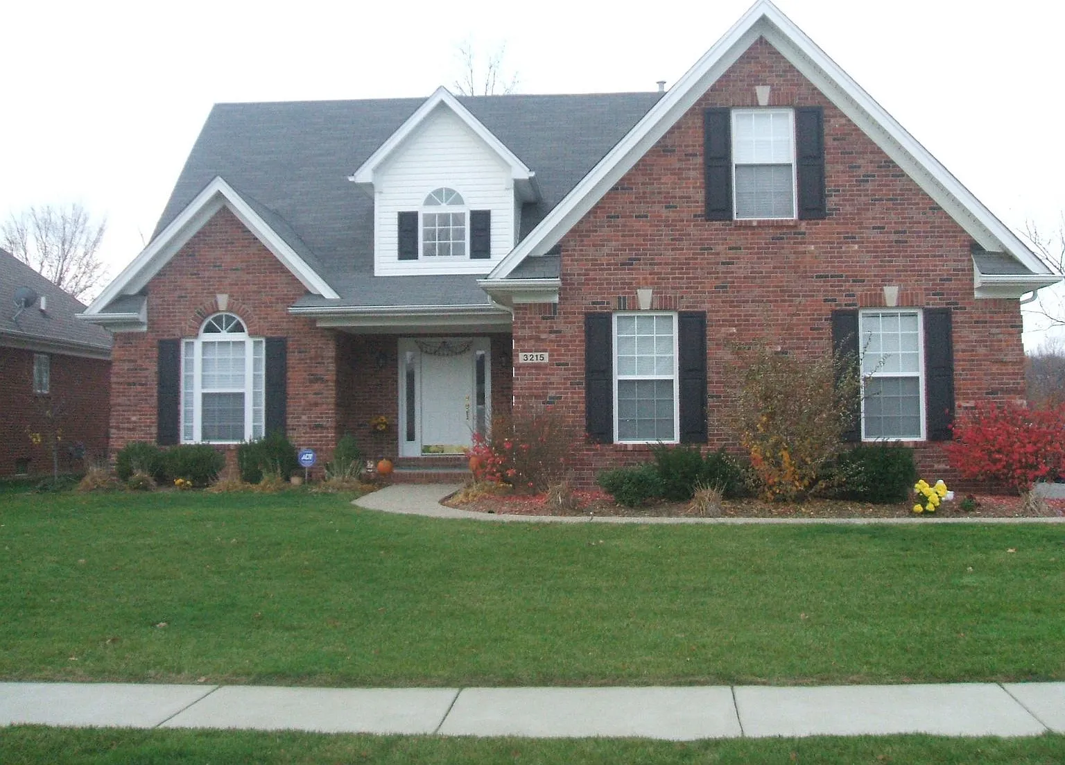 4 bed, 3.5 bath, 2300 sqft, $3,350 — Photo 1