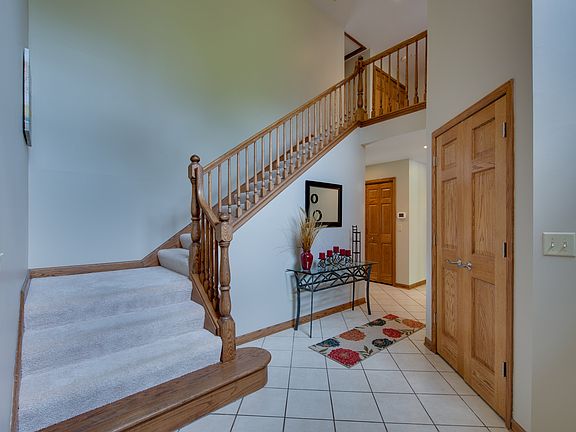 2nd image of 782 Hanley Dr