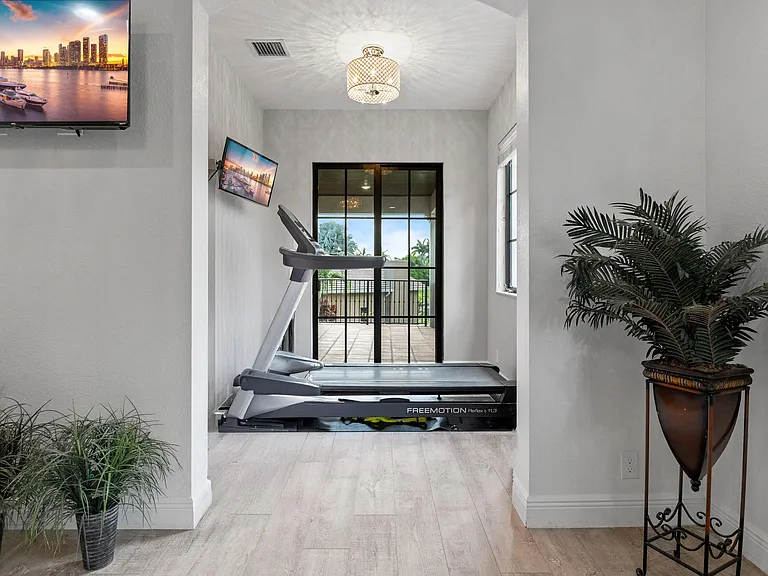 9521 Eden Mnr — Photo 92