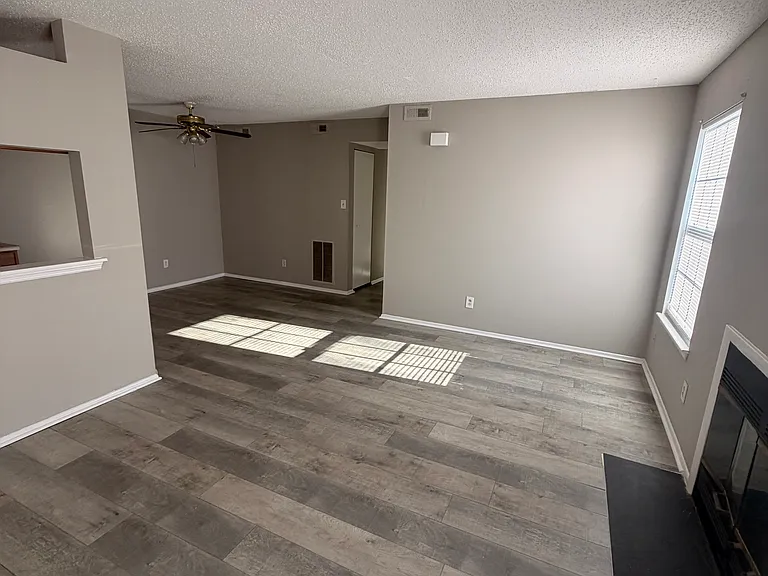 504 Wharf Ct — Photo 7