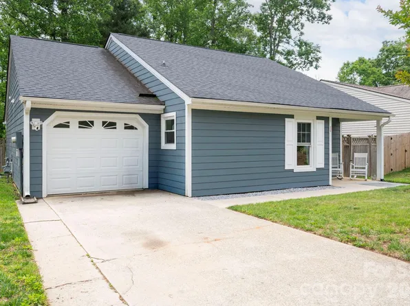 54 Foxberry Dr, Arden, NC 28704