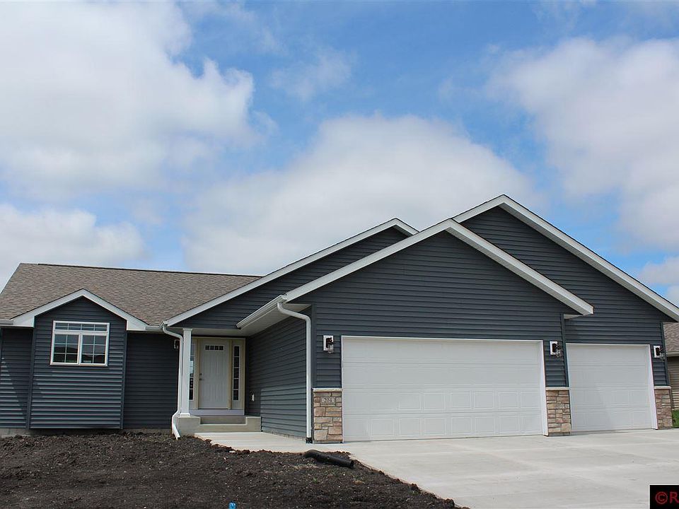1st image of 204 Harbor Hill Dr