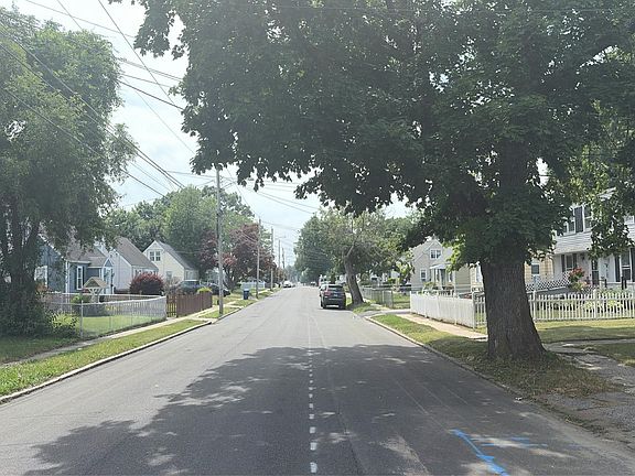 5th image of 395 Ruth St