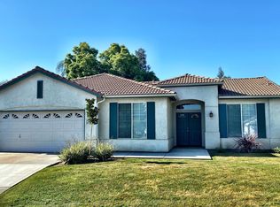 5419 W Sunnyside Ct, Visalia, CA 93277