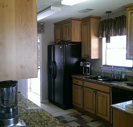 5th image of 402 Yvonne Ave