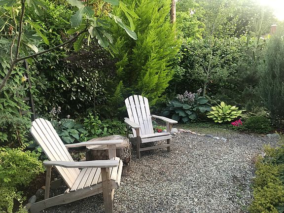 Side garden sitting area