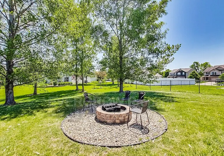 1047 Andrew Ct — Photo 46