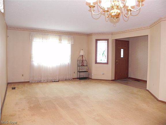 5th image of 3258 Woodcreek Cir