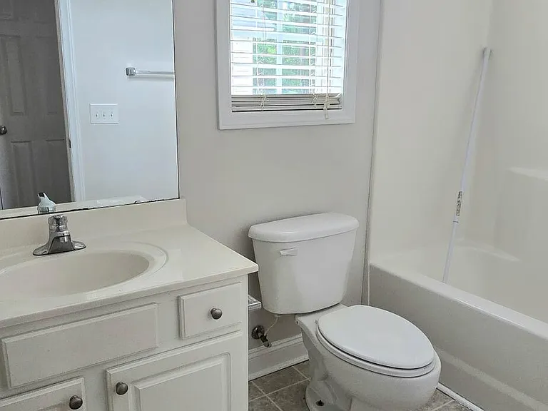 Elizabeth Edwards Ct — Photo 26