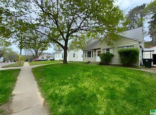 1029 27th St, Sioux City, IA 51104