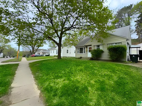 1029 27th St, Sioux City, IA 51104