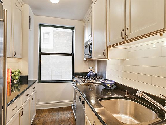 3rd image of 130 W 86th St APT 6A