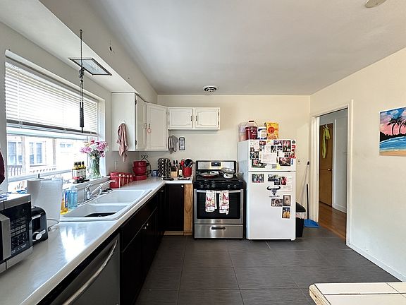 2nd image of 2707 W Berwyn Ave #3