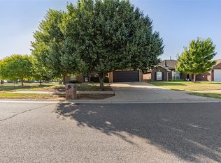 4200 Manhattan Dr, Moore, OK 73160