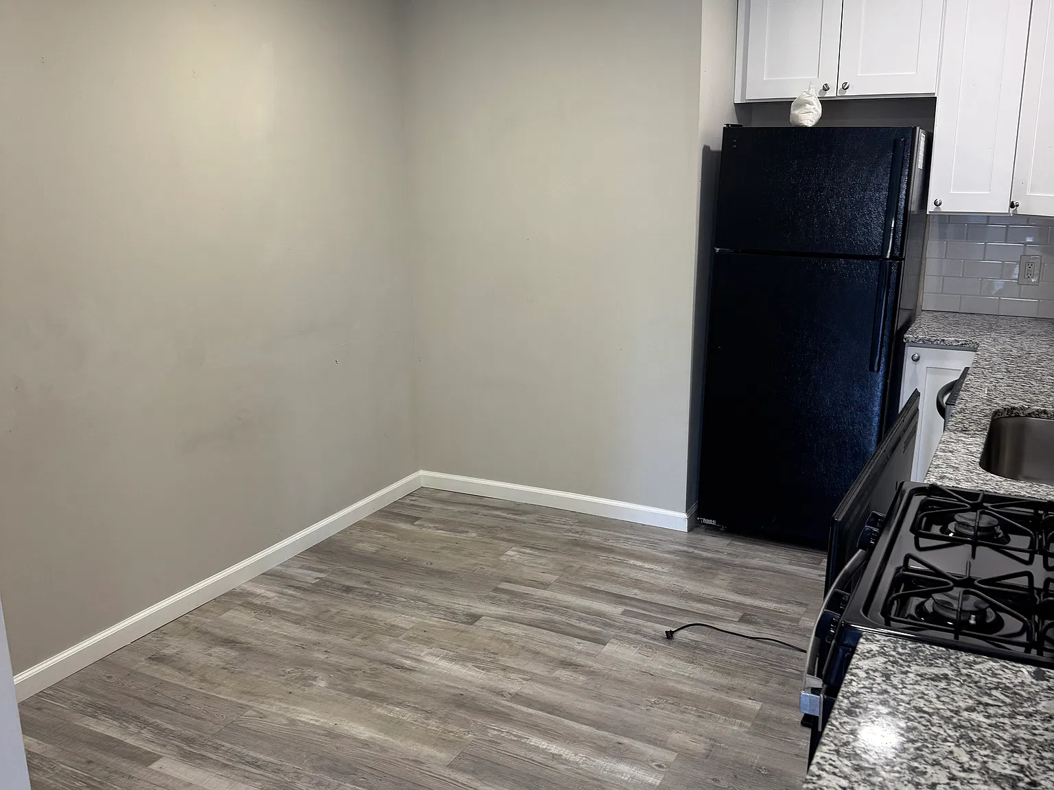 2 bed, 850 sqft, $1,300 — Photo 2