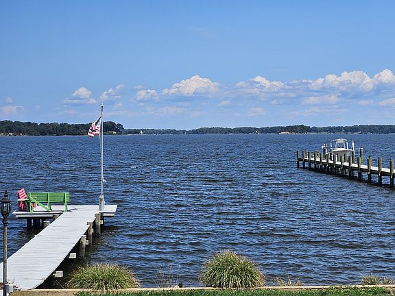 expansive views of the Magothy River