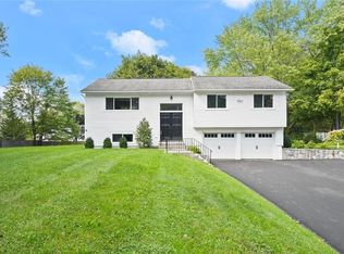 3555 Katrina Dr, Yorktown Heights, NY 10598
