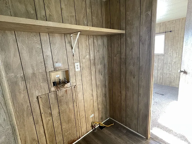 Inside Washer/ Dryer Hook-ups