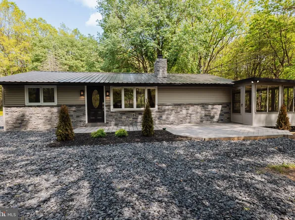 54 Skyline Dr, Albrightsville, PA 18210