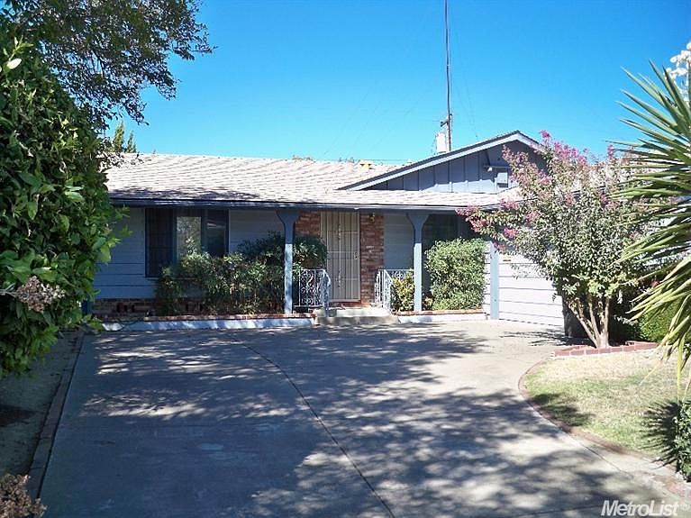 1st image of 8233 Lake Forest Dr