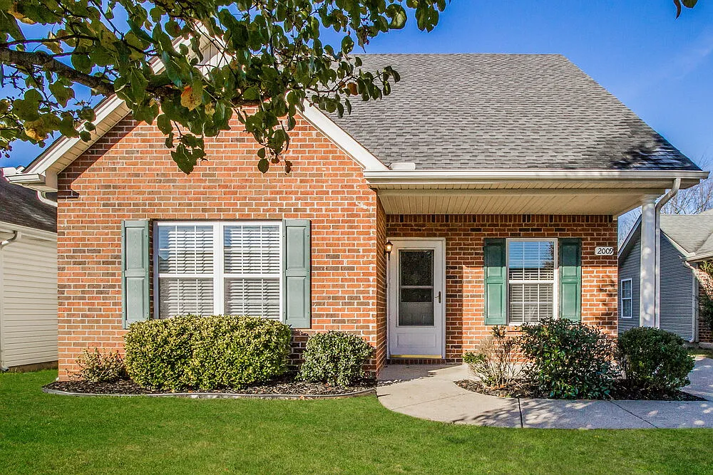 3 bed, 2.0 bath, 1515 sqft, $2,080 — Photo 1