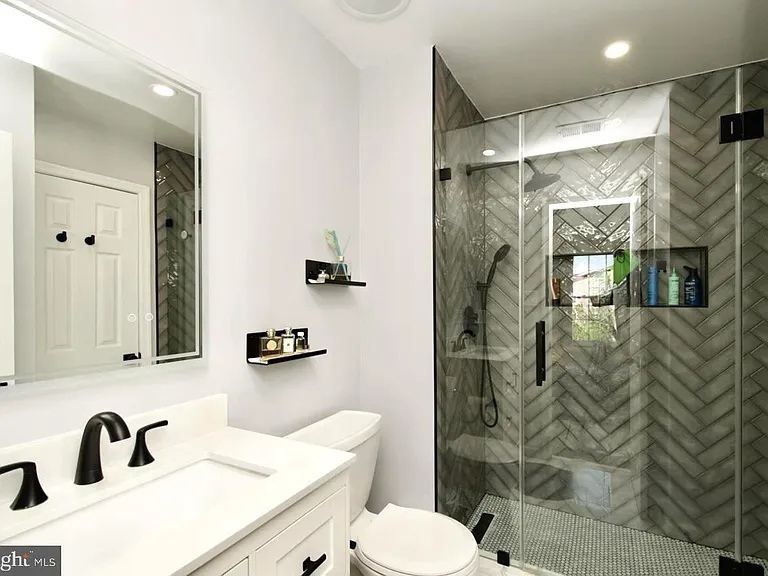 22908 Regent Ter — Photo 14