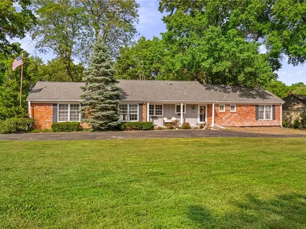 3520 W 93rd St, Leawood, KS 66206