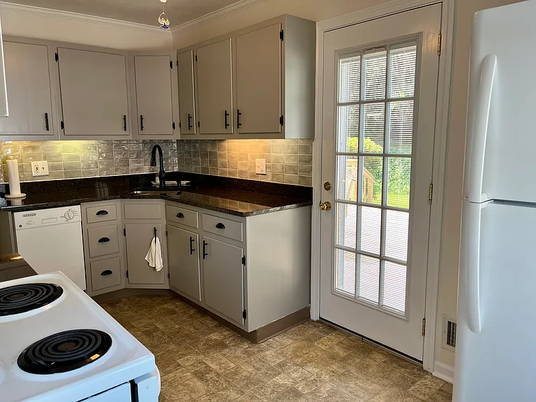 48 Spring Ln — Photo 11