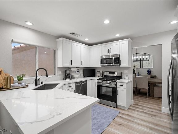 4th image of 9540 Eagle Valley Dr