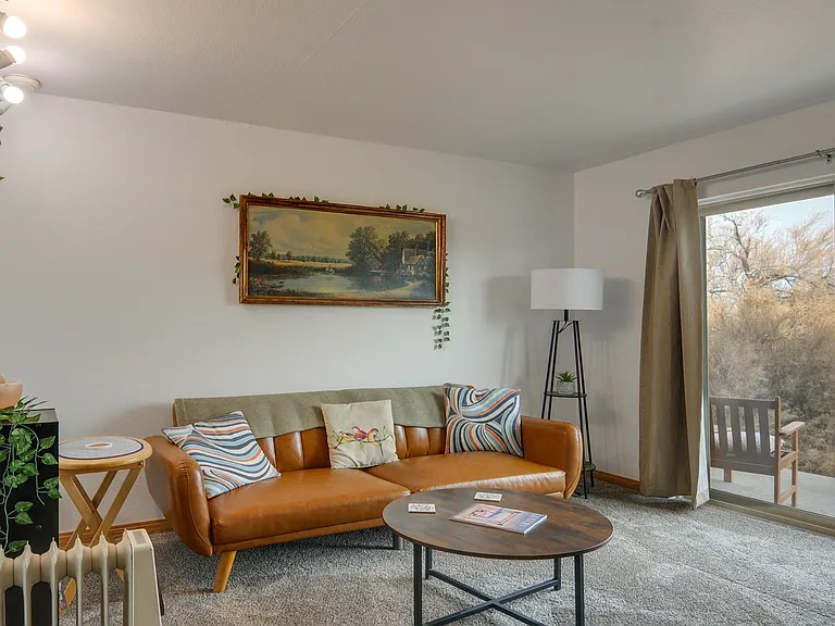 25 E Lexington — Photo 7