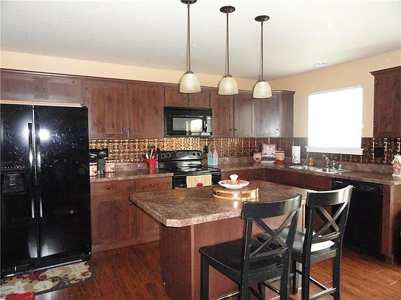 3rd image of 1104 Blackberry Way