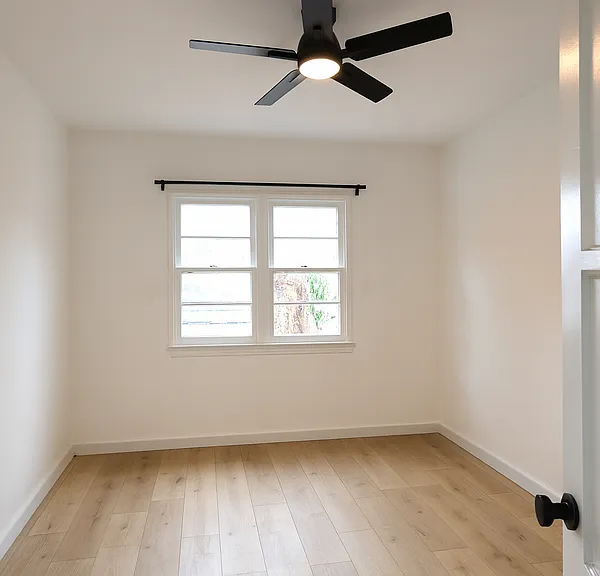 845 W 82nd St — Photo 3