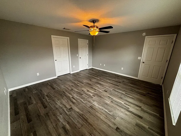 196 Willow Rd — Photo 10