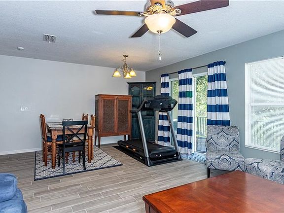 4th image of 10917 Kensington Park Ave
