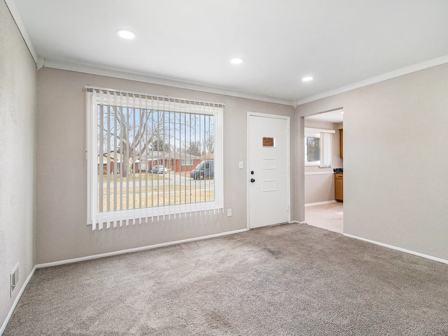 3 bed, 1051 sqft, $1,700 — Photo 4