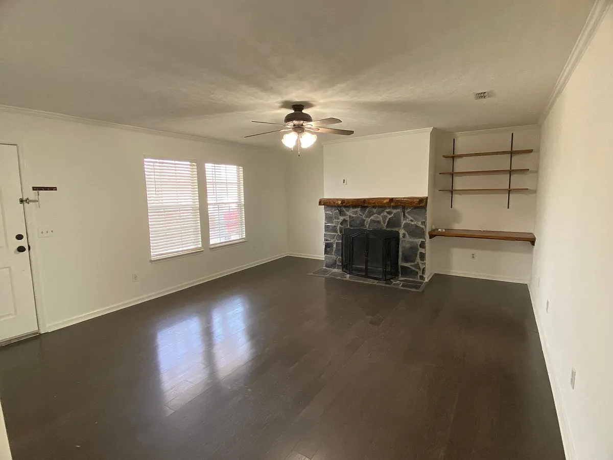 Building Photo - 111 Frontier Ln