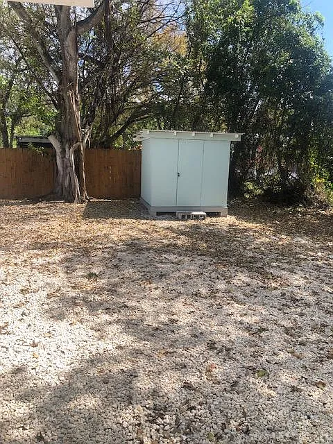 18 Palm Dr — Photo 3