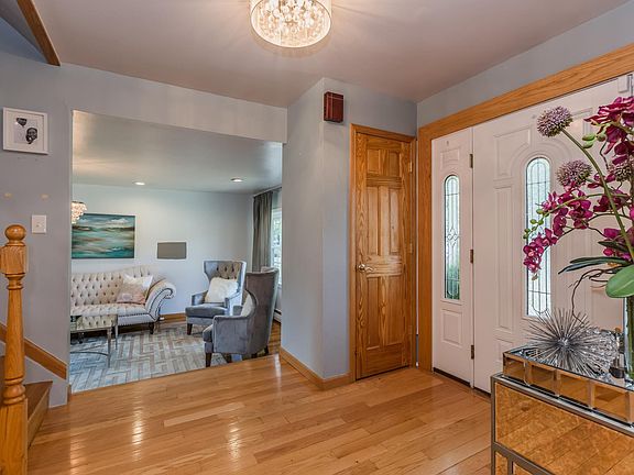 3rd image of 12 Ellendale Ct