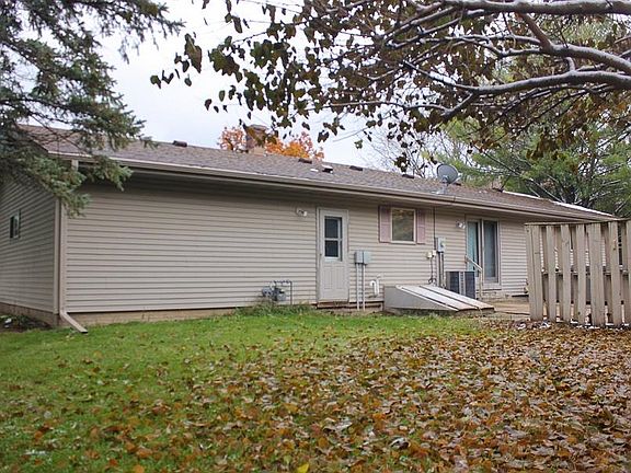 3rd image of 1450 Country Club Ct