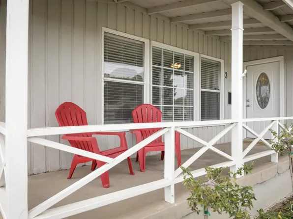 2 Jeffrey St, Bakersfield, CA 93305