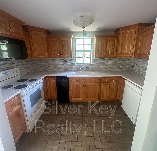 900 S Jackson St — Photo 13