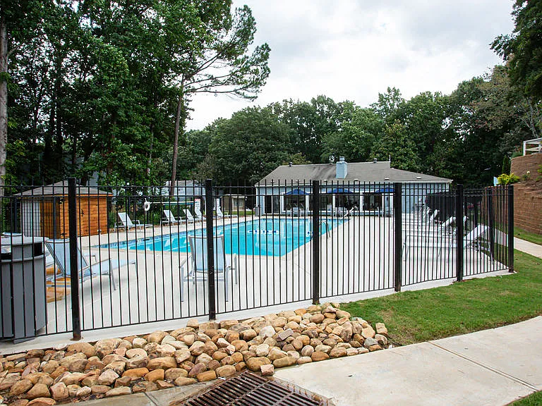 The Cobb Apartments-Townhomes — Photo 18