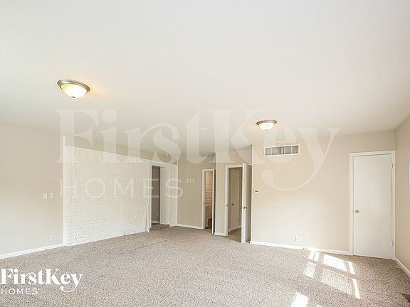 4th image of 6925 Bloomfield Dr E