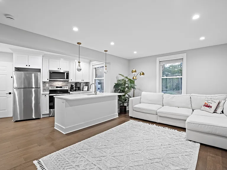 111 Cedar Rd #3 — Photo 2