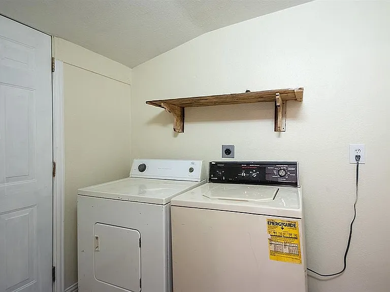 5405 Worth St — Photo 17