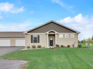 1684 Southern Cir, Hampshire, IL 60140