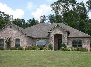 220 Towering Oaks Mdws, Longview, TX 75602