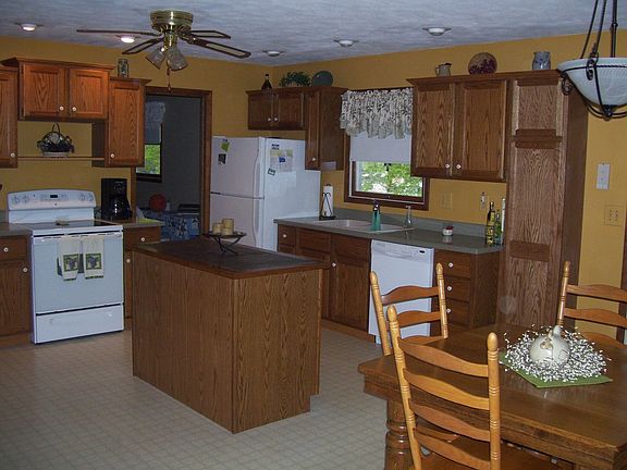Kitchen/Dining Area