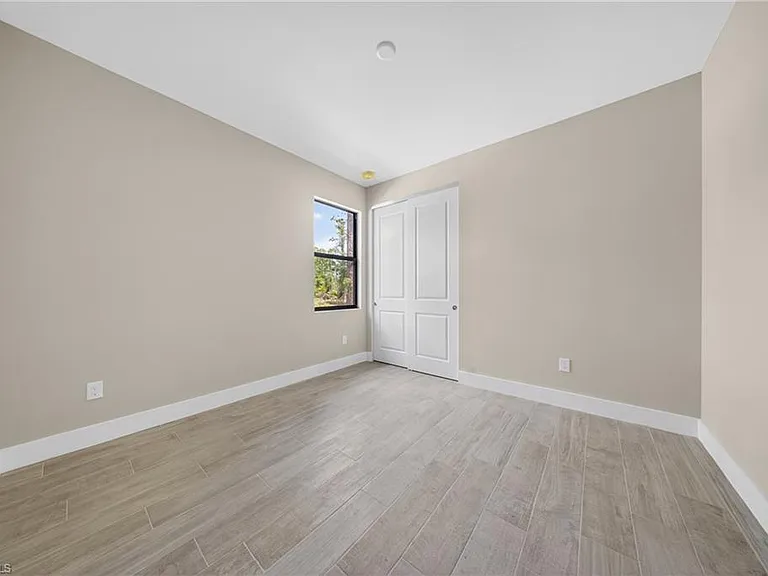 821 Moore Ave — Photo 25